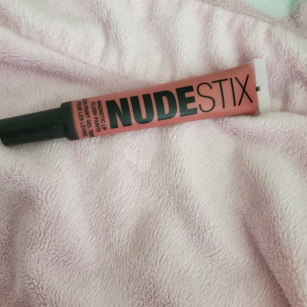 Nudestix magnetic lip plush paint